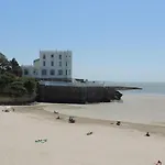 Maison F3 : Proche Et Commerces - Fr-1-71-58 * Royan